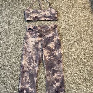 Lululemon matching set Align pants + sports bra, never worn excellent, beautiful